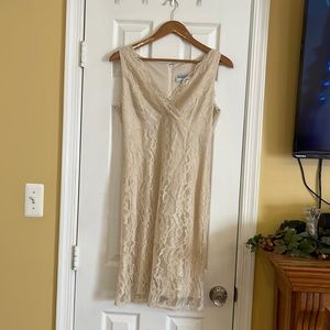 Jessica Howard Petite cream colored lacy dress. Size 10 petite.